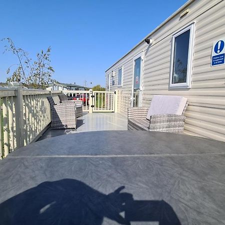 Luxury 2019 8 Berth Caravan With Hot Tub @ Tattershall Lakes Exterior photo